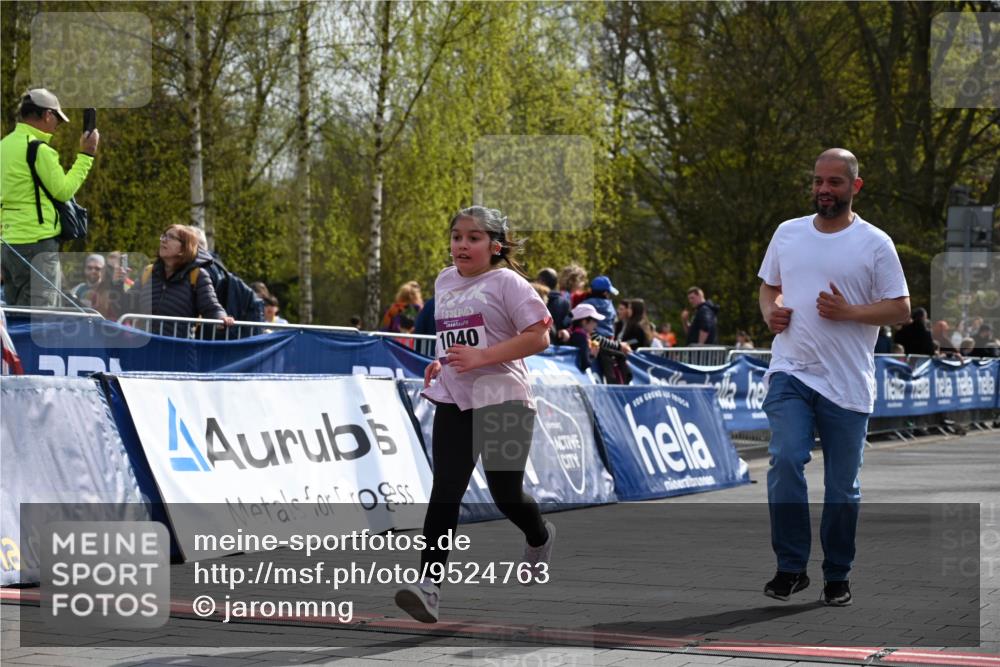 12.04.2026 - 45. Internationalen Wilhelmsburger Insellauf J. Mangold http://msf.ph/oto/9524763 12.04.2026 14:53:02 Ziel 1040, 509 meine-sportfotos.de