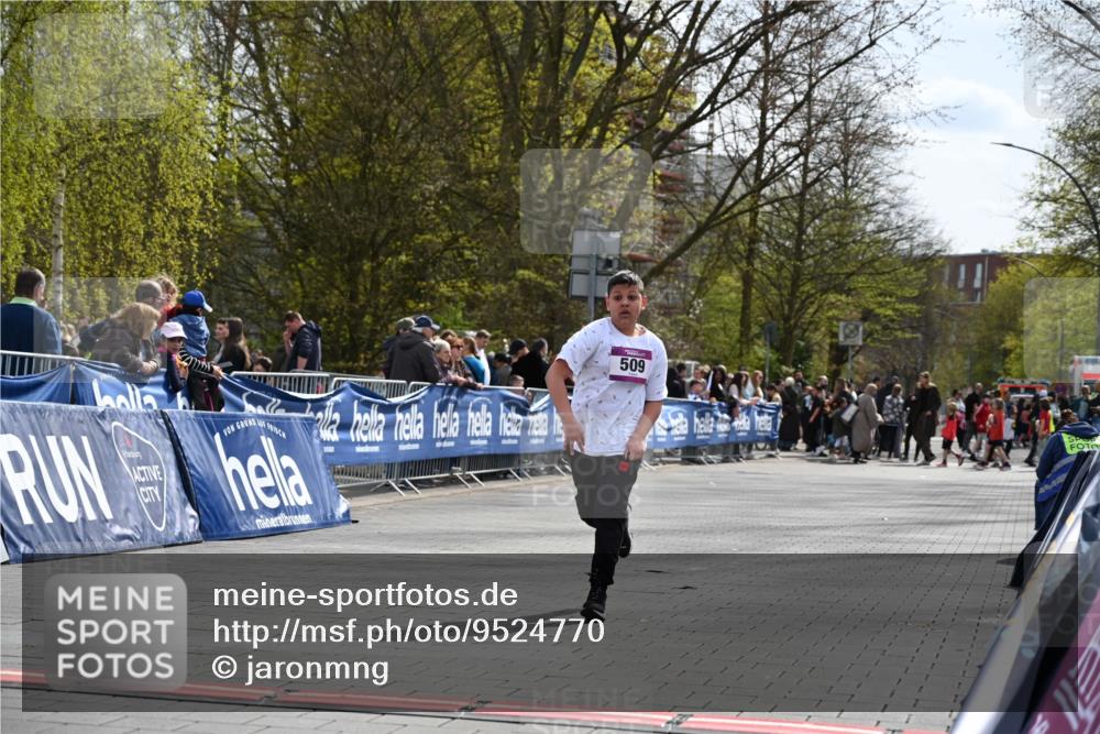 12.04.2026 - 45. Internationalen Wilhelmsburger Insellauf J. Mangold http://msf.ph/oto/9524770 12.04.2026 14:53:04 Ziel 1040, 509 meine-sportfotos.de