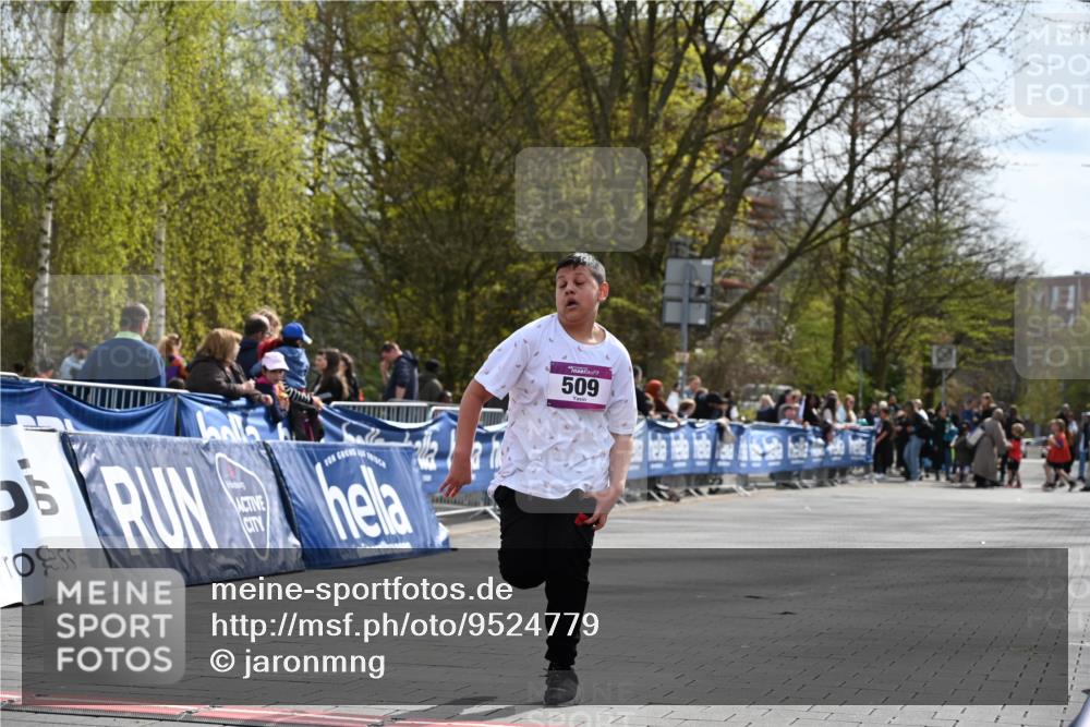 12.04.2026 - 45. Internationalen Wilhelmsburger Insellauf J. Mangold http://msf.ph/oto/9524779 12.04.2026 14:53:05 Ziel 1040, 509 meine-sportfotos.de