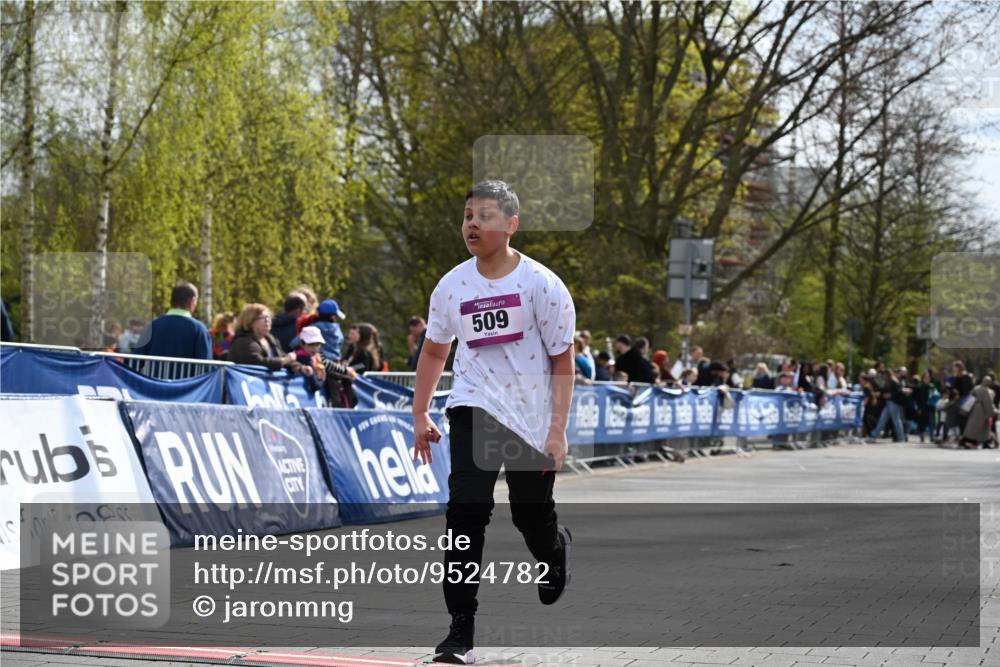 12.04.2026 - 45. Internationalen Wilhelmsburger Insellauf J. Mangold http://msf.ph/oto/9524782 12.04.2026 14:53:05 Ziel 1040, 509 meine-sportfotos.de