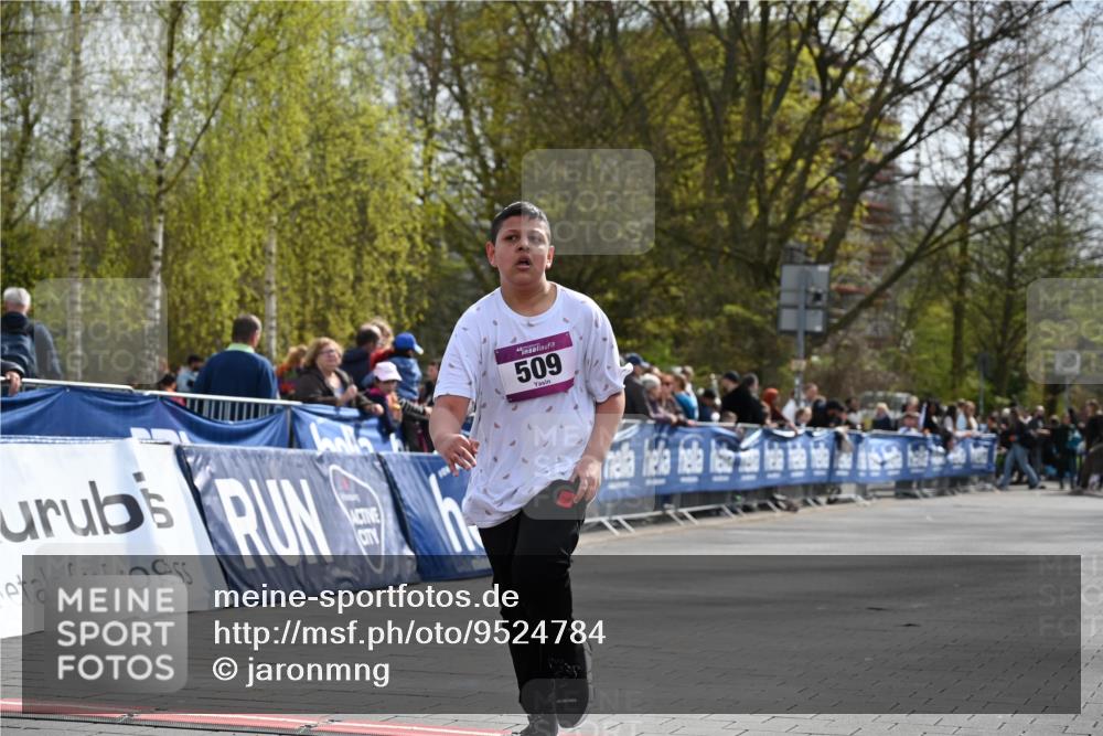 12.04.2026 - 45. Internationalen Wilhelmsburger Insellauf J. Mangold http://msf.ph/oto/9524784 12.04.2026 14:53:05 Ziel 1040, 509 meine-sportfotos.de
