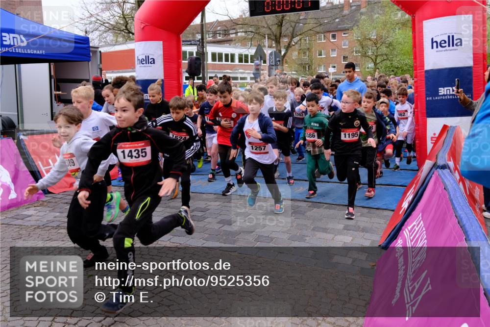 19.04.2026 - Hammer Lauf Tim E. http://msf.ph/oto/9525356 19.04.2026 09:20:30 Ziel 393, 394, 447, 448, 456, 458, 462, 496, 497, 517, 586, 587, 591, 594, 595, 598, 640, 644, 694, 700, 708, 722, 769, 771, 787, 788, 840, 841, 874, 875, 897, 900, 904, 925, 926, 927, 961, 962, 965, 1014, 1024, 1039, 1040, 1052, 1055, 1058, 1060, 1065, 1078, 1086, 1087, 1139, 1155, 1156, 1172, 1173, 1191, 1192, 1195, 1197, 1199, 1213, 1222, 1223, 1237, 1238, 1240, 1241, 1242, 1245, 1257, 1272, 1287, 1306 meine-sportfotos.de