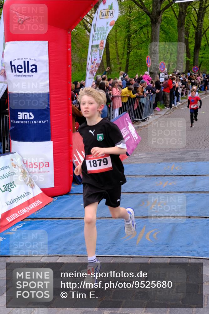 19.04.2026 - Hammer Lauf Tim E. http://msf.ph/oto/9525680 19.04.2026 09:25:39 Ziel 393, 394, 1039, 1879, 1913 meine-sportfotos.de
