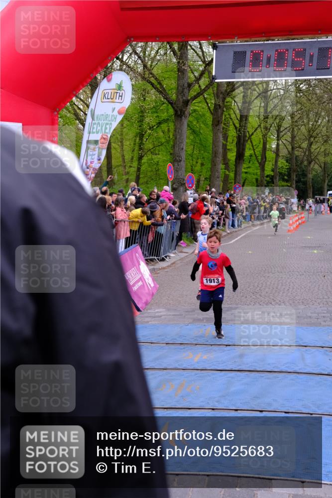 19.04.2026 - Hammer Lauf Tim E. http://msf.ph/oto/9525683 19.04.2026 09:25:40 Ziel 393, 394, 1039, 1879, 1913 meine-sportfotos.de