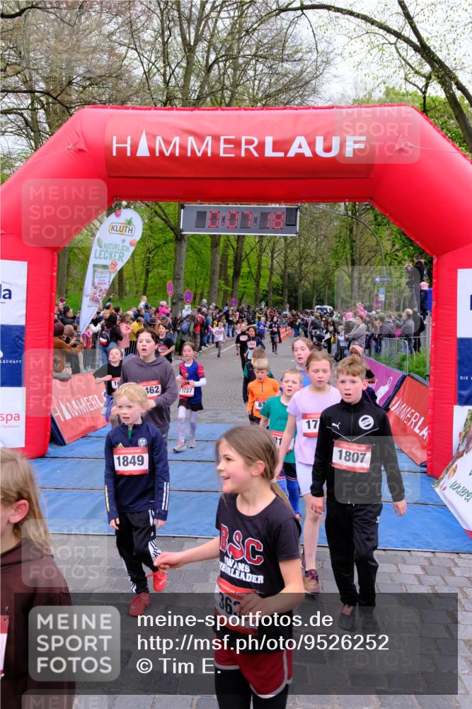 19.04.2026 - Hammer Lauf Tim E. http://msf.ph/oto/9526252 19.04.2026 09:27:46 Ziel 363, 788, 789, 816, 818, 874, 1014, 1080, 1098, 1193, 1287, 1384, 1415, 1453, 1462, 1520, 1541, 1543, 1657, 1659, 1706, 1707, 1737, 1807, 1814, 1849 meine-sportfotos.de