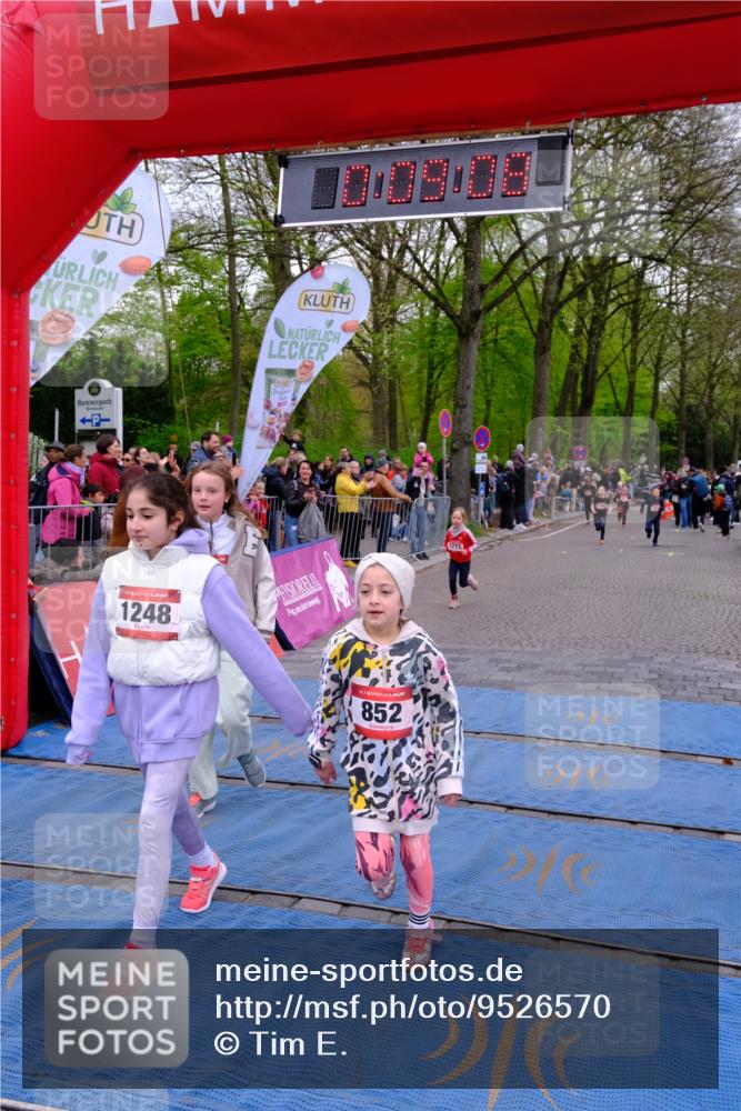 19.04.2026 - Hammer Lauf Tim E. http://msf.ph/oto/9526570 19.04.2026 09:29:35 Ziel 547, 706, 824, 841, 852, 866, 1120, 1235, 1248, 1399, 1441, 1487, 1496, 1650, 1771 meine-sportfotos.de