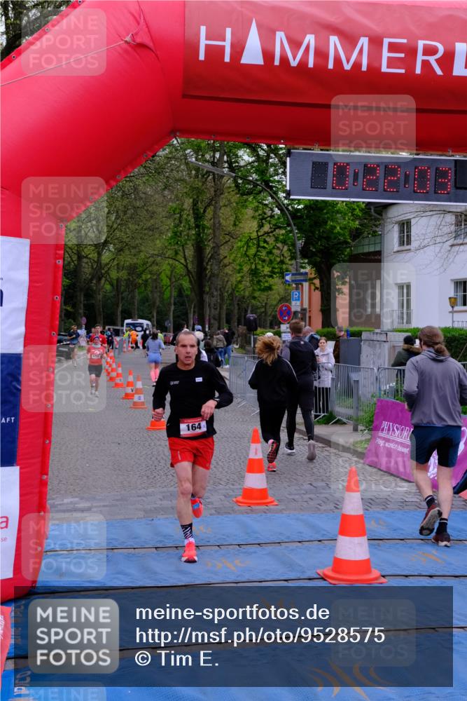 19.04.2026 - Hammer Lauf Tim E. http://msf.ph/oto/9528575 19.04.2026 10:07:12 Ziel 164, 215, 234, 344, 352, 551, 755, 781, 1133, 1279, 1290, 1329, 1608, 1640, 1732, 1828 meine-sportfotos.de