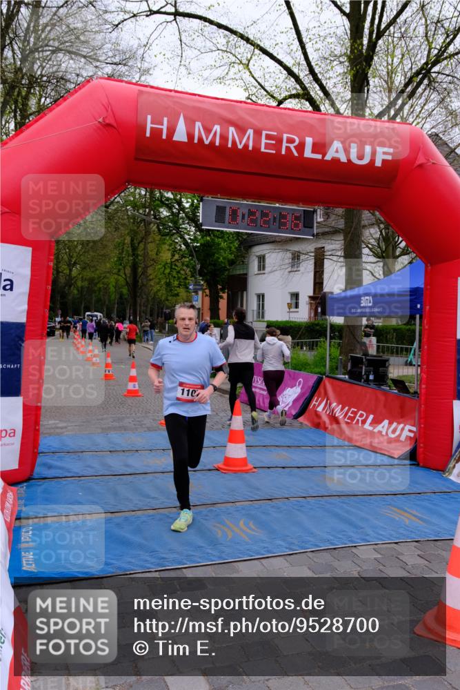 19.04.2026 - Hammer Lauf Tim E. http://msf.ph/oto/9528700 19.04.2026 10:07:45 Ziel 241, 786, 1008, 1107, 1357, 1921 meine-sportfotos.de