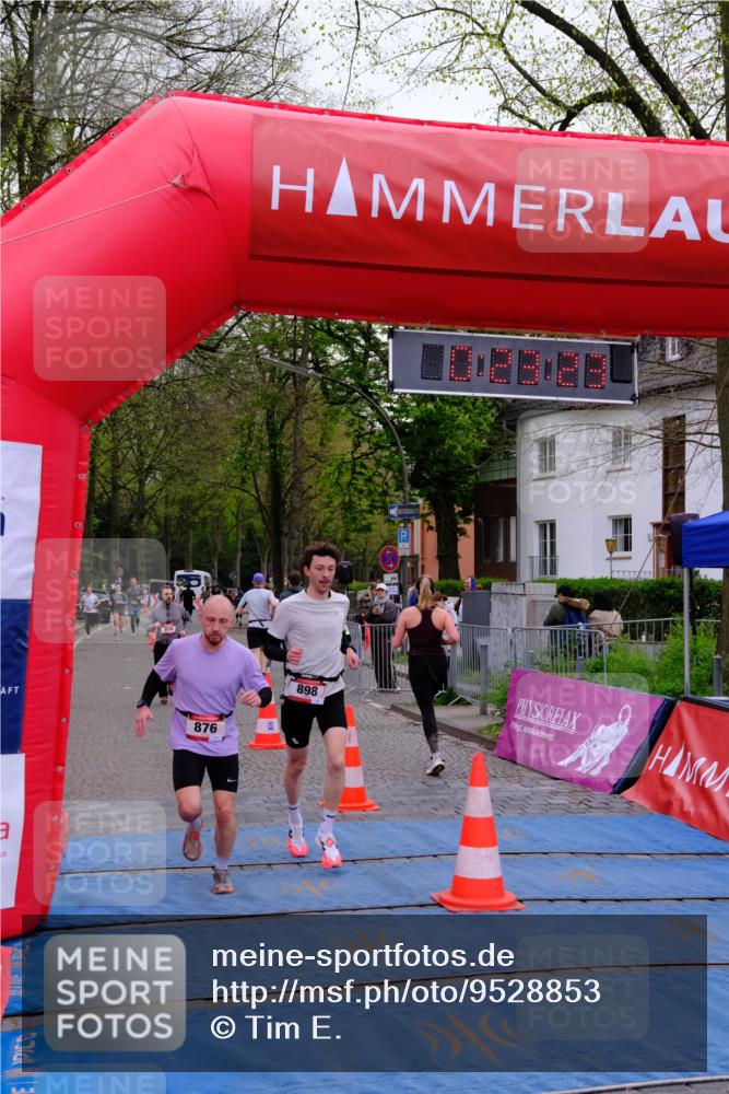 19.04.2026 - Hammer Lauf Tim E. http://msf.ph/oto/9528853 19.04.2026 10:08:32 Ziel 199, 243, 275, 317, 876, 898, 916, 963, 1926 meine-sportfotos.de