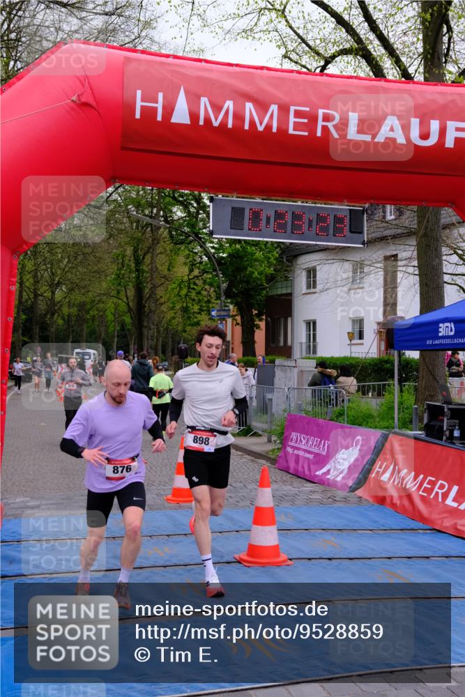 19.04.2026 - Hammer Lauf Tim E. http://msf.ph/oto/9528859 19.04.2026 10:08:32 Ziel 199, 243, 275, 317, 876, 898, 916, 963, 1926 meine-sportfotos.de