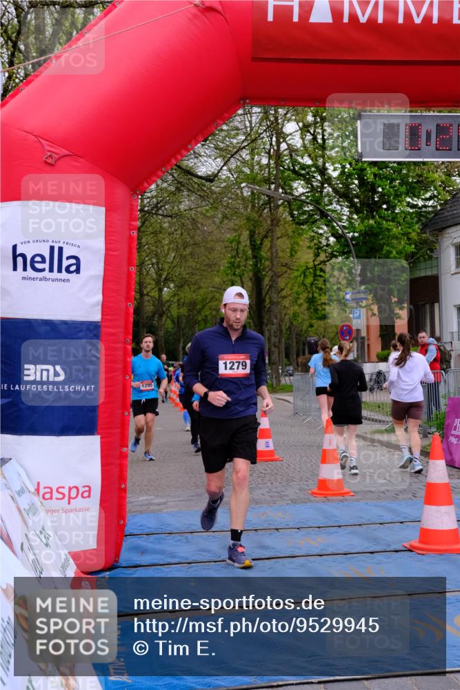 19.04.2026 - Hammer Lauf Tim E. http://msf.ph/oto/9529945 19.04.2026 10:15:02 Ziel 114, 254, 422, 424, 600, 628, 777, 778, 808, 941, 1157, 1279, 1290, 1329, 1721 meine-sportfotos.de
