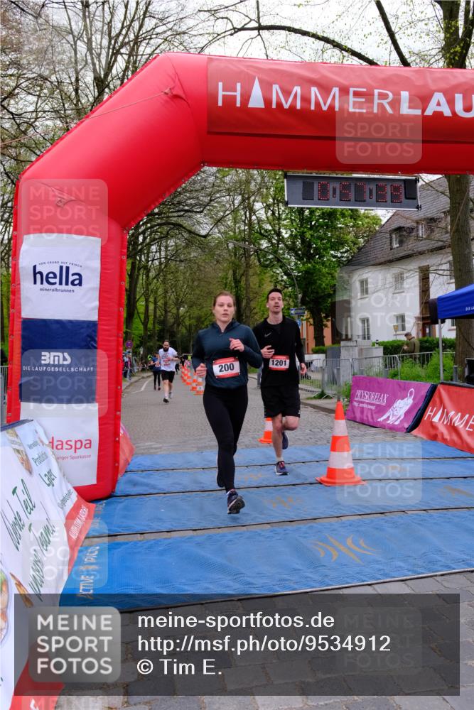 19.04.2026 - Hammer Lauf Tim E. http://msf.ph/oto/9534912 19.04.2026 10:42:47 Ziel 200, 551, 1201, 1266 meine-sportfotos.de