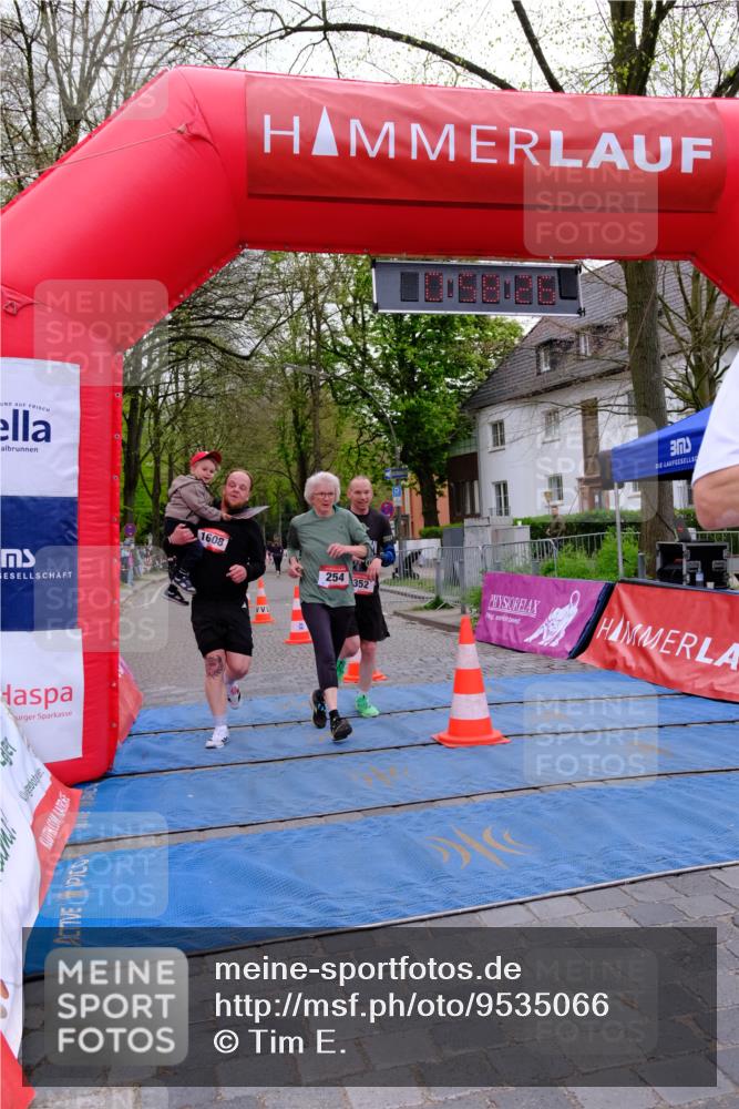 19.04.2026 - Hammer Lauf Tim E. http://msf.ph/oto/9535066 19.04.2026 10:43:34 Ziel 254, 279, 332, 352, 940, 948, 1608 meine-sportfotos.de