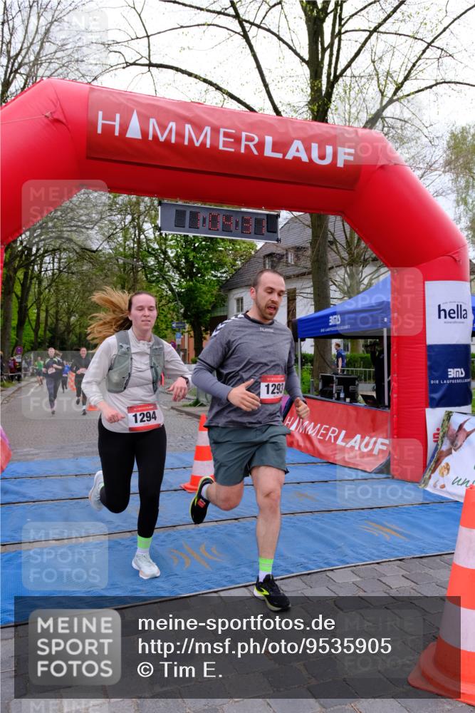 19.04.2026 - Hammer Lauf Tim E. http://msf.ph/oto/9535905 19.04.2026 10:49:38 Ziel 248, 301, 441, 1293, 1294 meine-sportfotos.de