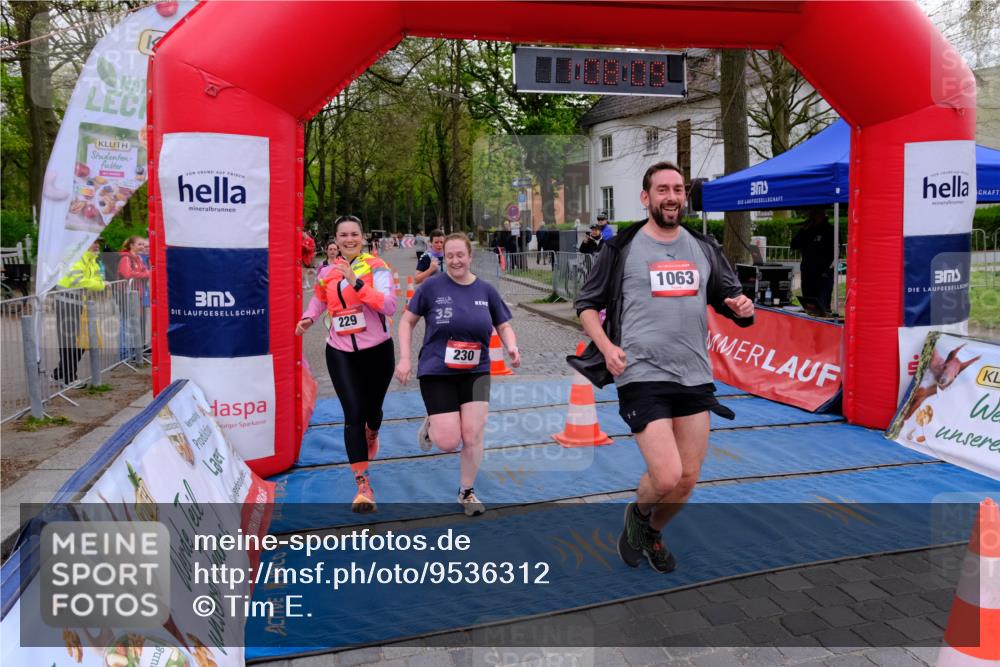 19.04.2026 - Hammer Lauf Tim E. http://msf.ph/oto/9536312 19.04.2026 10:53:17 Ziel 229, 230, 258, 289, 425, 1063 meine-sportfotos.de