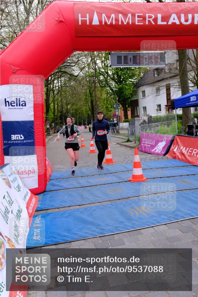 19.04.2026 - Hammer Lauf Tim E. http://msf.ph/oto/9537088 19.04.2026 11:01:15 Ziel 611, 612 meine-sportfotos.de