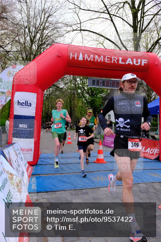 19.04.2026 - Hammer Lauf Tim E. http://msf.ph/oto/9537422 19.04.2026 11:05:05 Ziel 13, 14, 15, 21, 113, 269, 335, 349, 351, 1300 meine-sportfotos.de