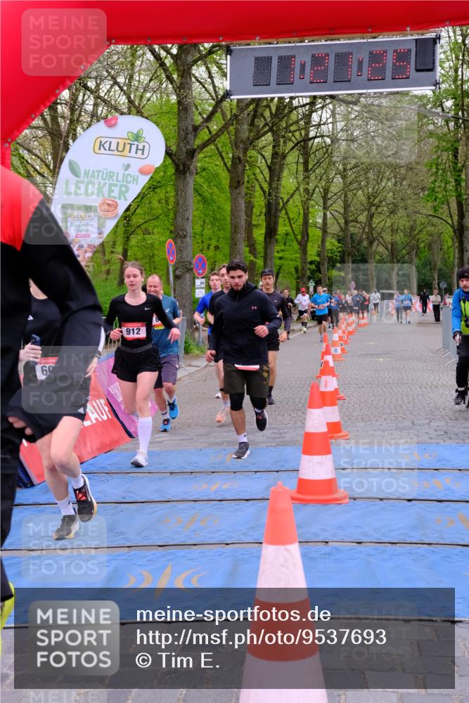 19.04.2026 - Hammer Lauf Tim E. http://msf.ph/oto/9537693 19.04.2026 11:06:34 Ziel 4, 117, 154, 467, 545, 604, 609, 796, 825, 912 meine-sportfotos.de