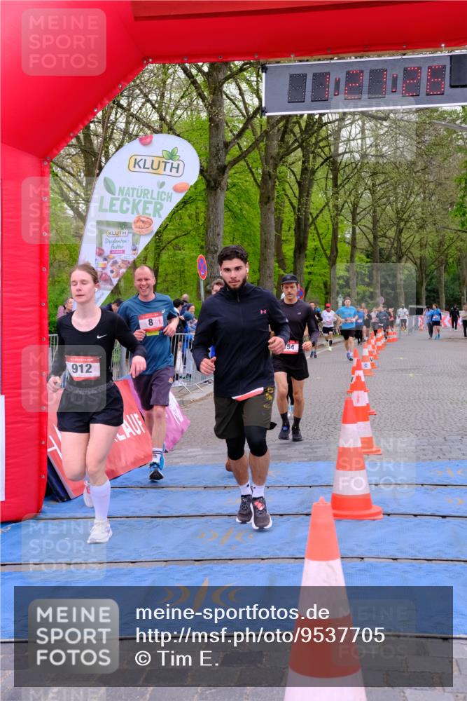 19.04.2026 - Hammer Lauf Tim E. http://msf.ph/oto/9537705 19.04.2026 11:06:35 Ziel 4, 117, 154, 467, 545, 604, 609, 624, 796, 825, 912 meine-sportfotos.de