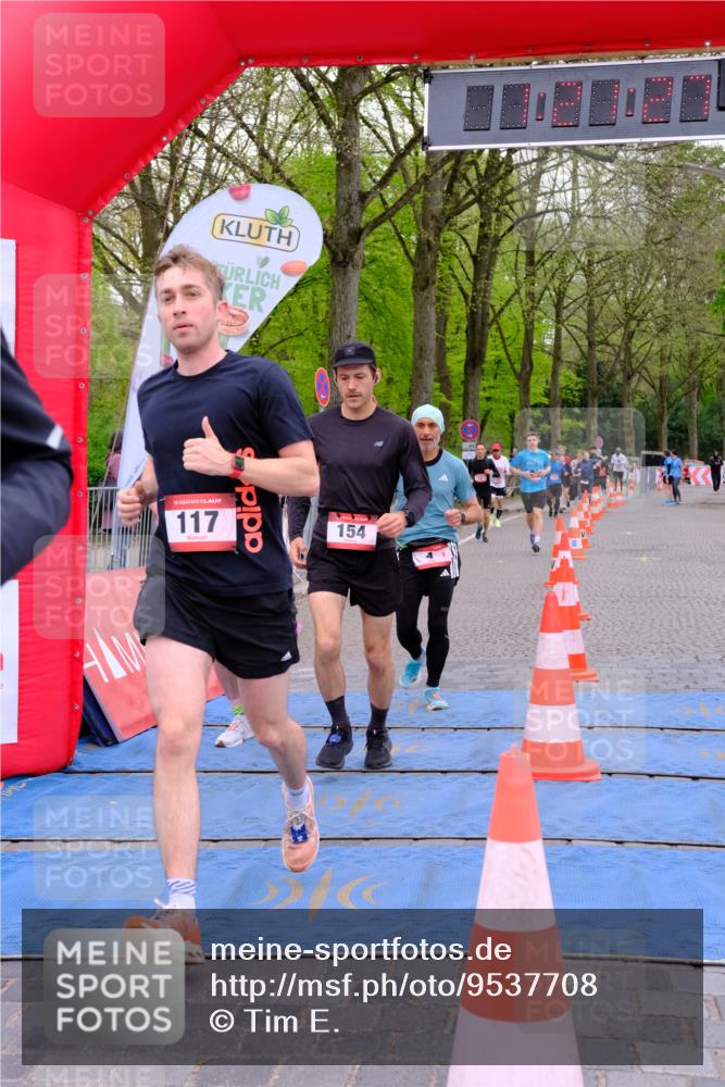 19.04.2026 - Hammer Lauf Tim E. http://msf.ph/oto/9537708 19.04.2026 11:06:36 Ziel 4, 117, 154, 545, 604, 609, 624, 796, 825, 912 meine-sportfotos.de