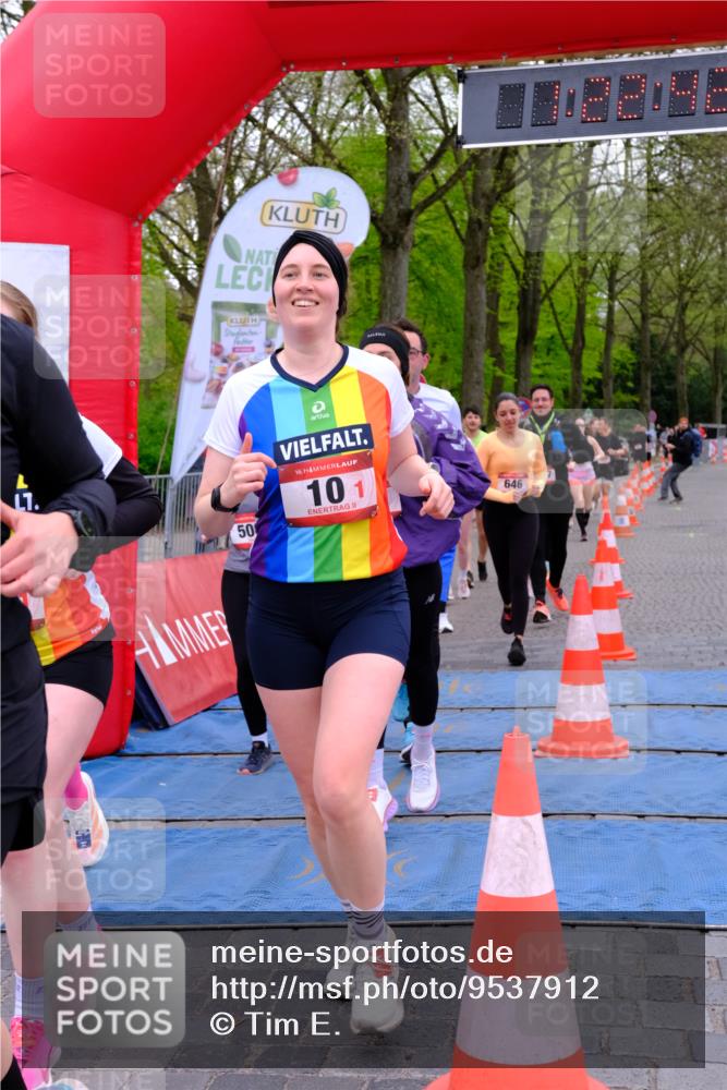 19.04.2026 - Hammer Lauf Tim E. http://msf.ph/oto/9537912 19.04.2026 11:07:51 Ziel 9, 10, 181, 333, 406, 407, 414, 415, 416, 418, 473, 506, 507, 524, 525, 534, 646, 663, 931, 1607, 1907 meine-sportfotos.de