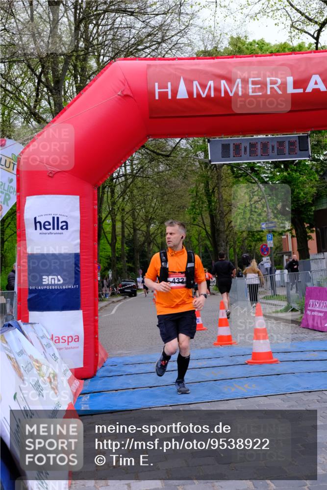 19.04.2026 - Hammer Lauf Tim E. http://msf.ph/oto/9538922 19.04.2026 11:30:52 Ziel 421, 432 meine-sportfotos.de