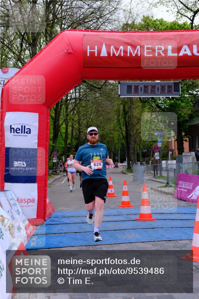 19.04.2026 - Hammer Lauf Tim E. http://msf.ph/oto/9539486 19.04.2026 11:35:11 Ziel 2, 12, 409, 437, 450, 482, 620 meine-sportfotos.de