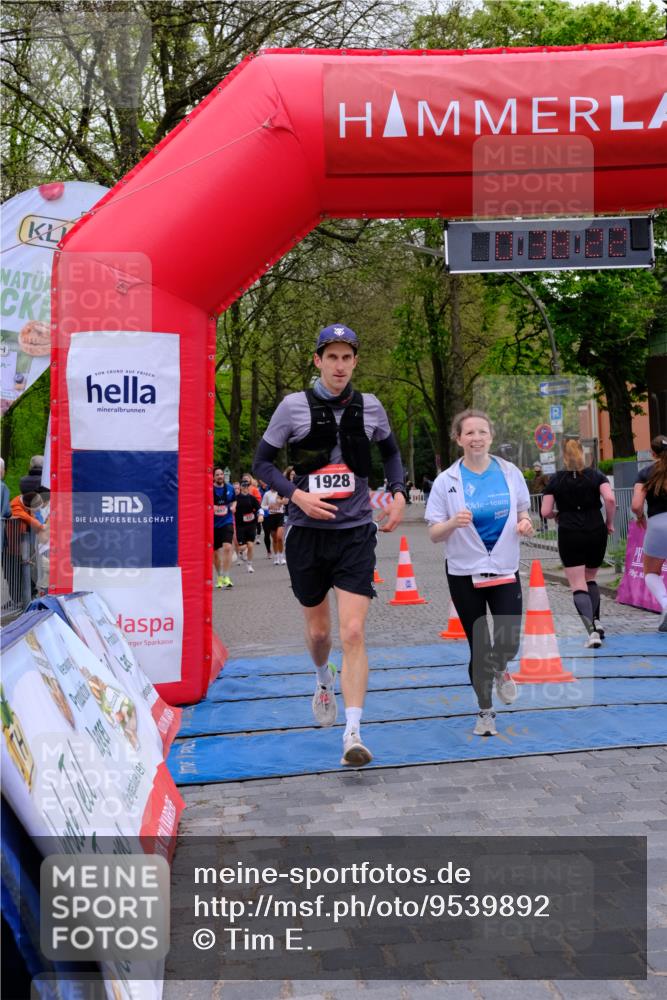 19.04.2026 - Hammer Lauf Tim E. http://msf.ph/oto/9539892 19.04.2026 11:38:30 Ziel 333, 420, 697, 951, 1919, 1928 meine-sportfotos.de
