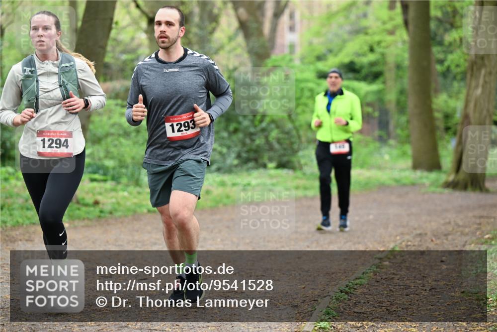 19.04.2026 - Hammer Lauf Dr. Thomas Lammeyer http://msf.ph/oto/9541528 19.04.2026 10:46:45 Laufen 1294, 1293, 8415 meine-sportfotos.de