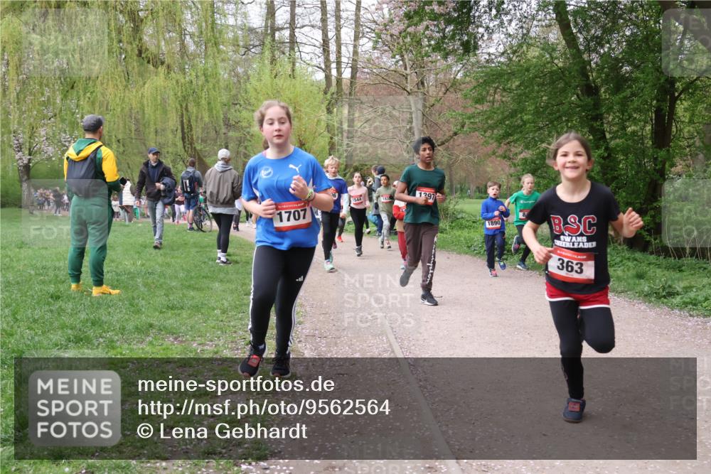 19.04.2026 - Hammer Lauf Lena Gebhardt http://msf.ph/oto/9562564 19.04.2026 09:26:21 Laufen 1707, 1544, 1297, 8, 1890, 363 meine-sportfotos.de