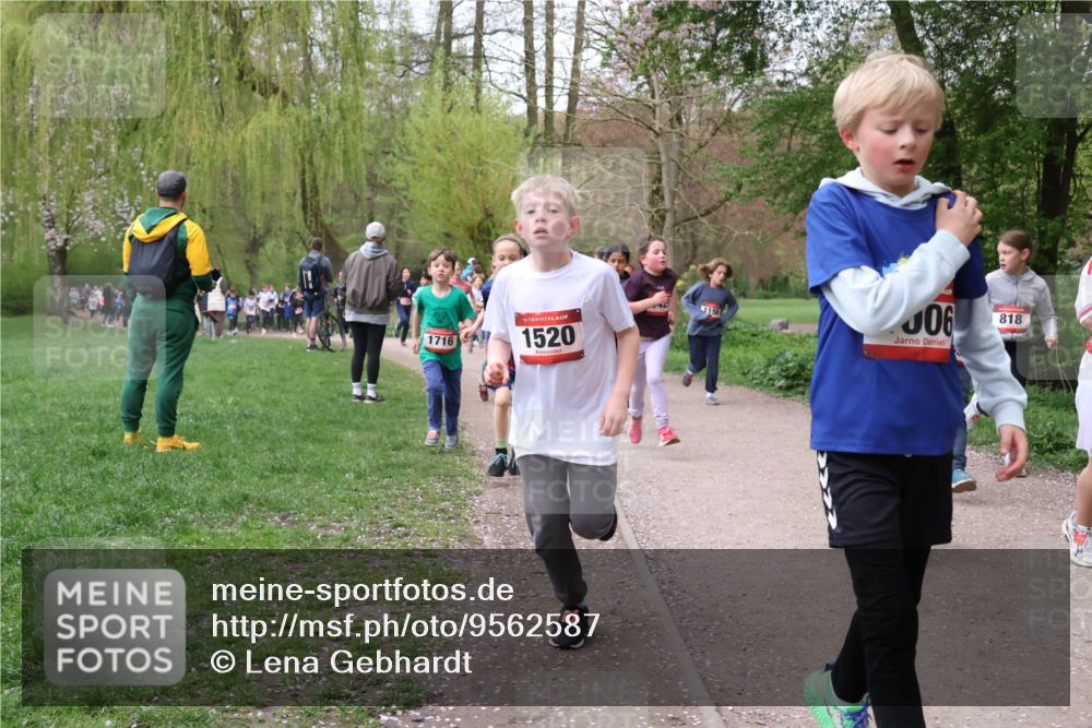 19.04.2026 - Hammer Lauf Lena Gebhardt http://msf.ph/oto/9562587 19.04.2026 09:26:27 Laufen 1716, 1520, 1156, 818 meine-sportfotos.de