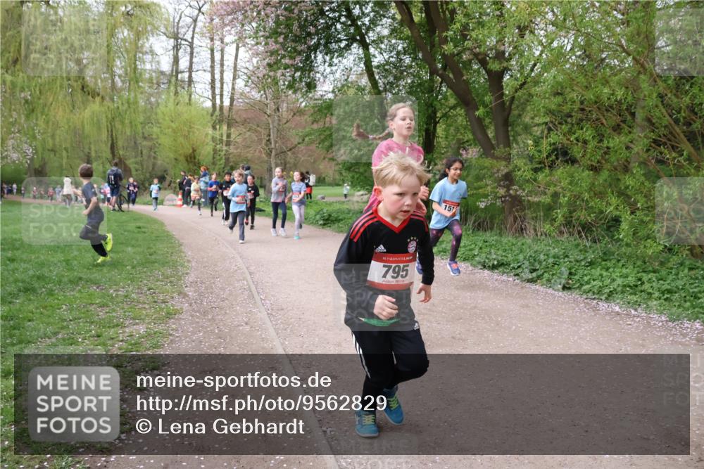 19.04.2026 - Hammer Lauf Lena Gebhardt http://msf.ph/oto/9562829 19.04.2026 09:27:39 Laufen 16, 795, 151 meine-sportfotos.de