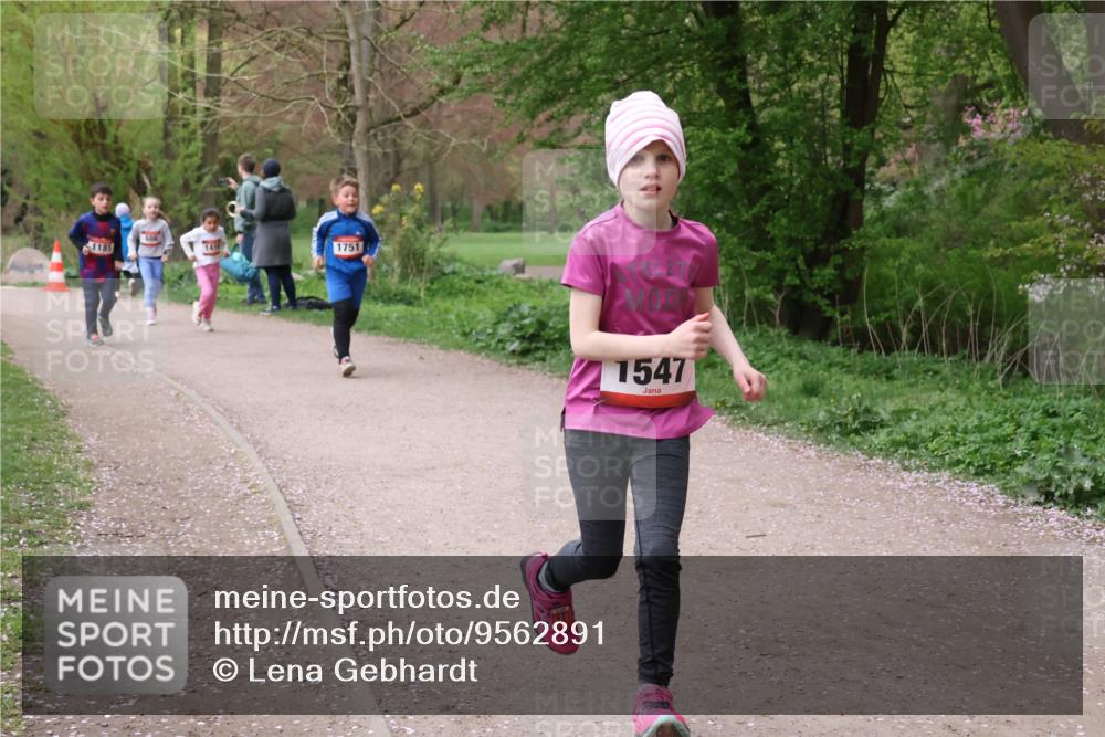19.04.2026 - Hammer Lauf Lena Gebhardt http://msf.ph/oto/9562891 19.04.2026 09:28:03 Laufen 1181, 141, 1751, 1547 meine-sportfotos.de