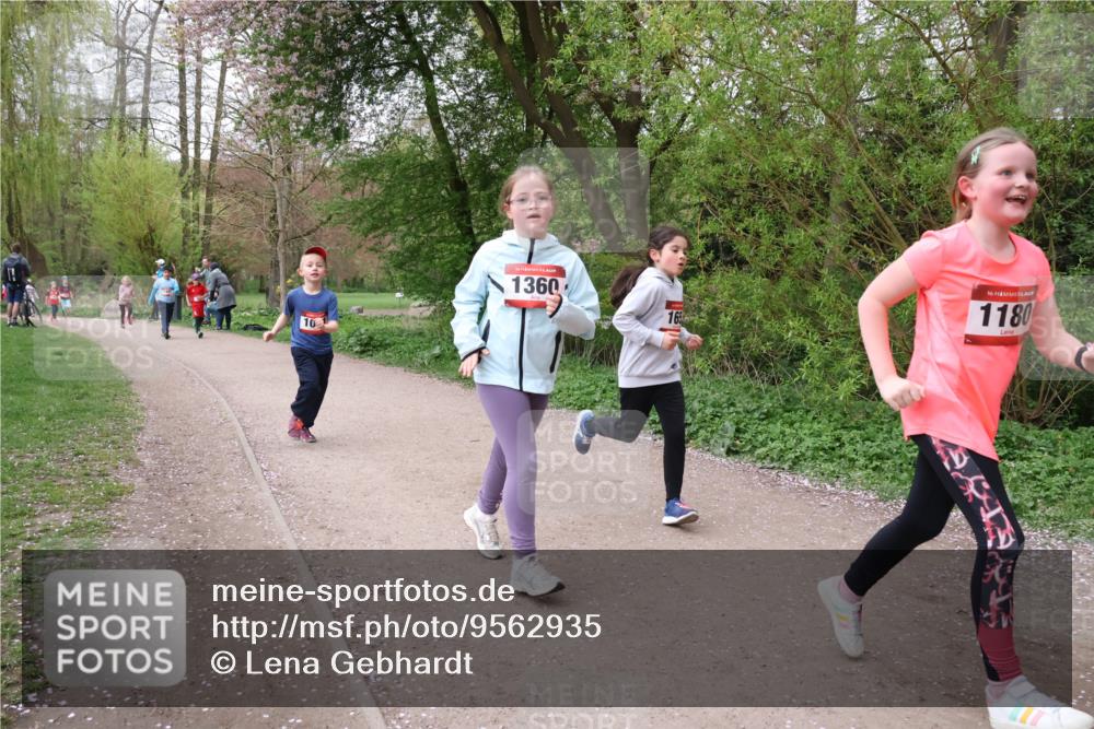 19.04.2026 - Hammer Lauf Lena Gebhardt http://msf.ph/oto/9562935 19.04.2026 09:28:38 Laufen 10, 1360, 165, 16, 1180 meine-sportfotos.de