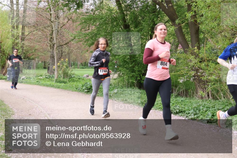 19.04.2026 - Hammer Lauf Lena Gebhardt http://msf.ph/oto/9563928 19.04.2026 10:14:11 Laufen 907, 1744, 804 meine-sportfotos.de
