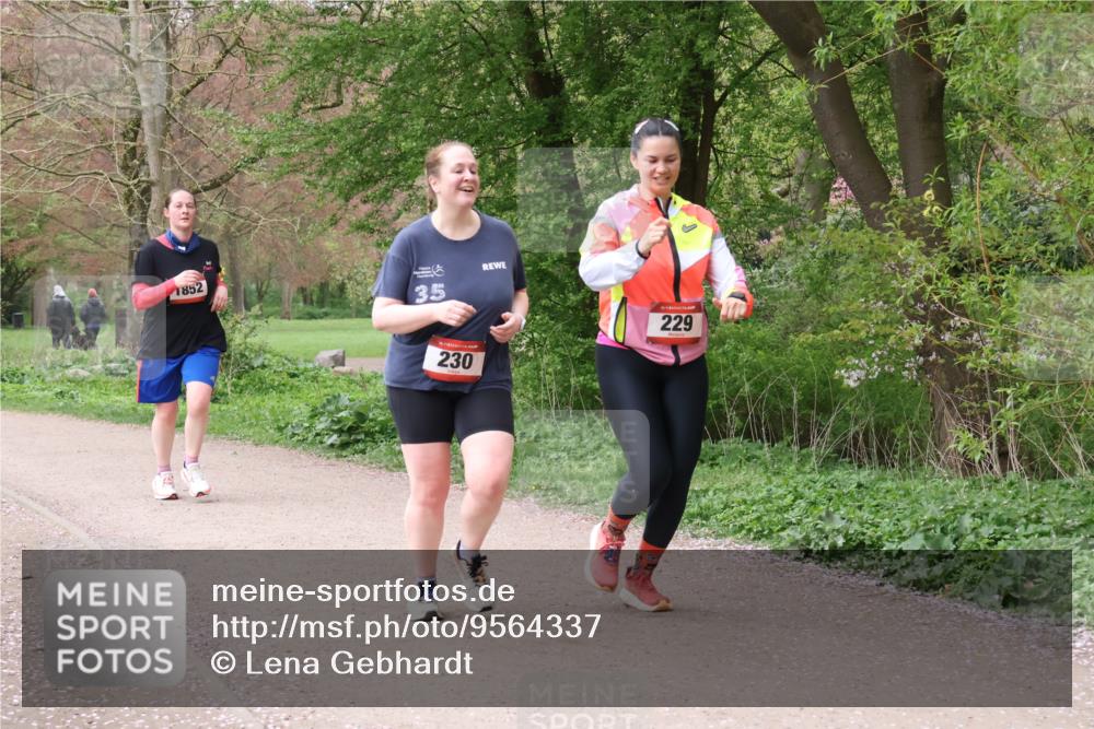 19.04.2026 - Hammer Lauf Lena Gebhardt http://msf.ph/oto/9564337 19.04.2026 10:19:24 Laufen 1852, 35, 230, 229 meine-sportfotos.de
