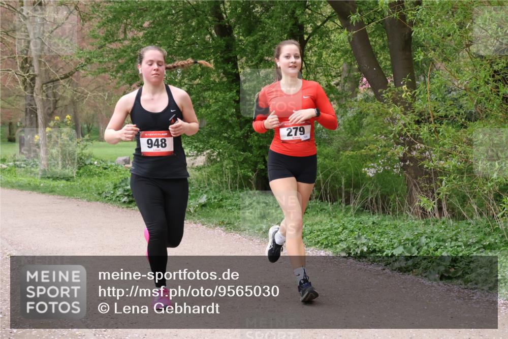 19.04.2026 - Hammer Lauf Lena Gebhardt http://msf.ph/oto/9565030 19.04.2026 10:41:59 Laufen 16, 948, 279, 105 meine-sportfotos.de