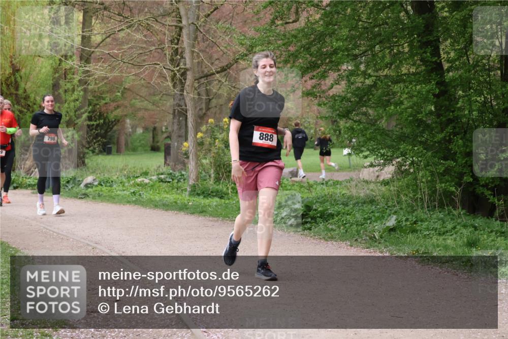 19.04.2026 - Hammer Lauf Lena Gebhardt http://msf.ph/oto/9565262 19.04.2026 10:47:26 Laufen 798, 888 meine-sportfotos.de