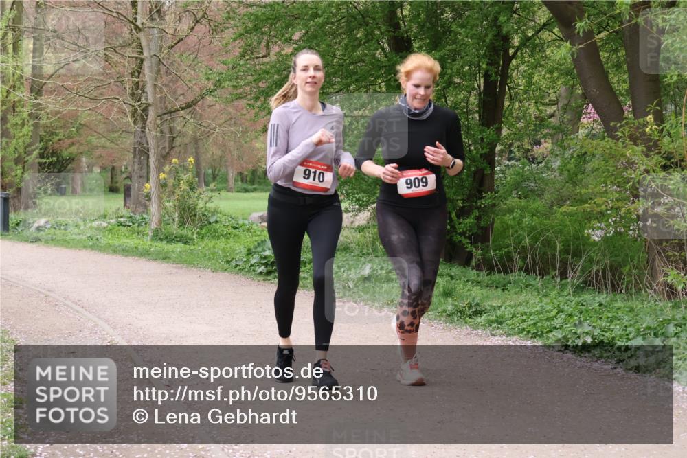 19.04.2026 - Hammer Lauf Lena Gebhardt http://msf.ph/oto/9565310 19.04.2026 10:48:46 Laufen 16, 910, 909 meine-sportfotos.de