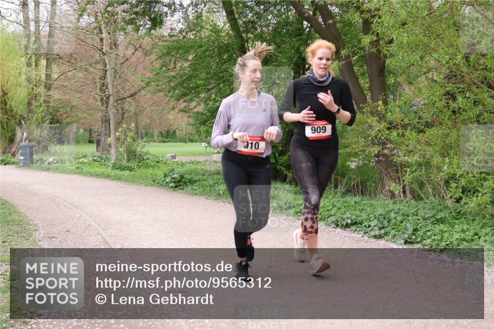 19.04.2026 - Hammer Lauf Lena Gebhardt http://msf.ph/oto/9565312 19.04.2026 10:48:46 Laufen 910, 909 meine-sportfotos.de