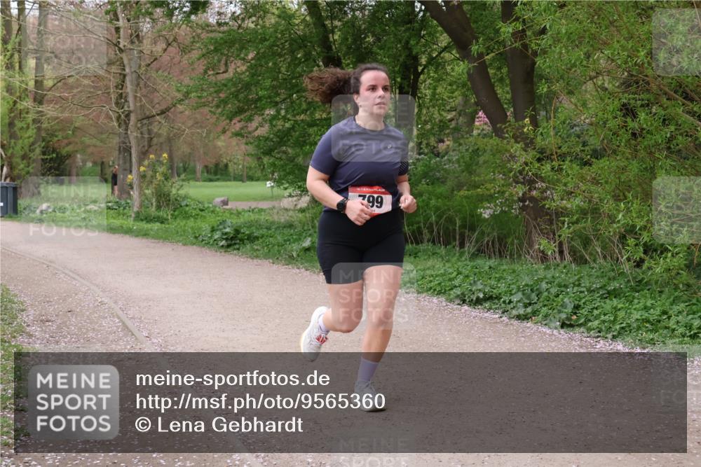 19.04.2026 - Hammer Lauf Lena Gebhardt http://msf.ph/oto/9565360 19.04.2026 10:49:58 Laufen 16, 99 meine-sportfotos.de