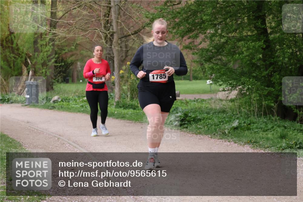 19.04.2026 - Hammer Lauf Lena Gebhardt http://msf.ph/oto/9565615 19.04.2026 10:59:11 Laufen 328, 1785 meine-sportfotos.de