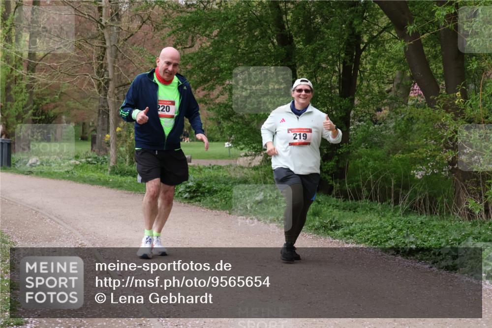 19.04.2026 - Hammer Lauf Lena Gebhardt http://msf.ph/oto/9565654 19.04.2026 11:02:24 Laufen 220, 219 meine-sportfotos.de