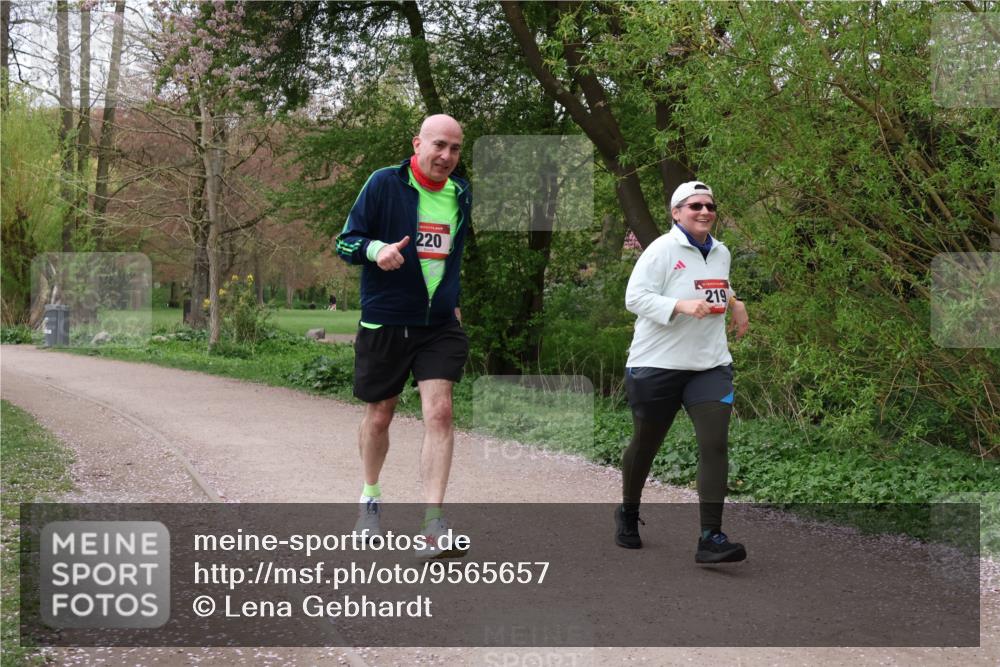 19.04.2026 - Hammer Lauf Lena Gebhardt http://msf.ph/oto/9565657 19.04.2026 11:02:25 Laufen 220, 219 meine-sportfotos.de