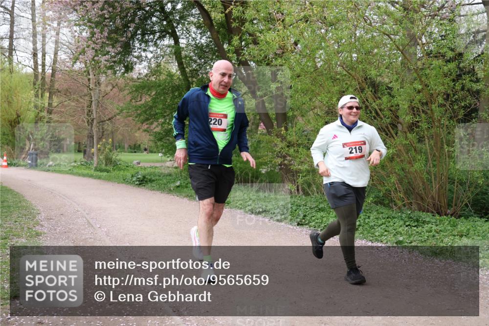 19.04.2026 - Hammer Lauf Lena Gebhardt http://msf.ph/oto/9565659 19.04.2026 11:02:26 Laufen 220, 219 meine-sportfotos.de