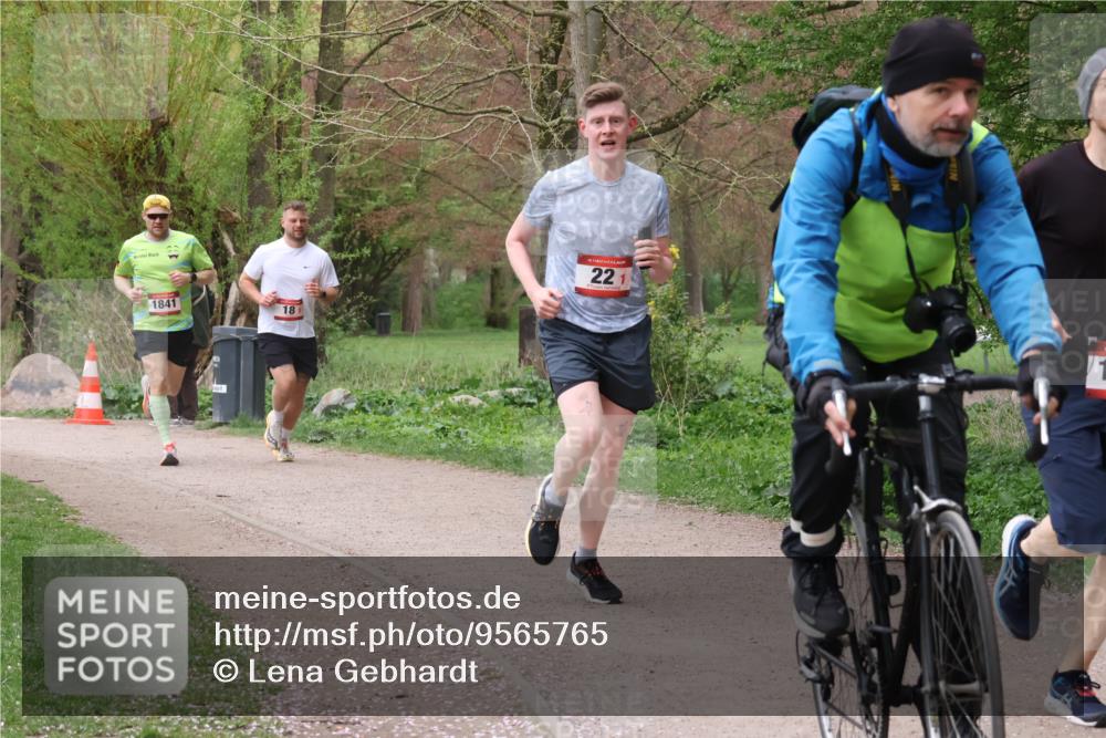 19.04.2026 - Hammer Lauf Lena Gebhardt http://msf.ph/oto/9565765 19.04.2026 11:04:32 Laufen 1841, 181, 221 meine-sportfotos.de