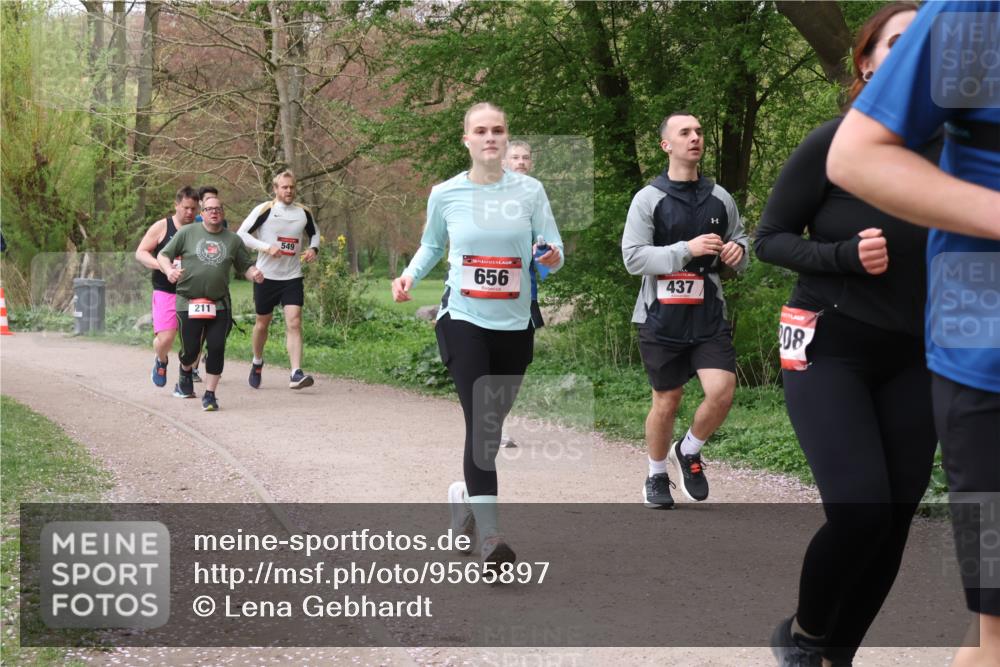 19.04.2026 - Hammer Lauf Lena Gebhardt http://msf.ph/oto/9565897 19.04.2026 11:05:44 Laufen 211, 549, 656, 437, 08 meine-sportfotos.de