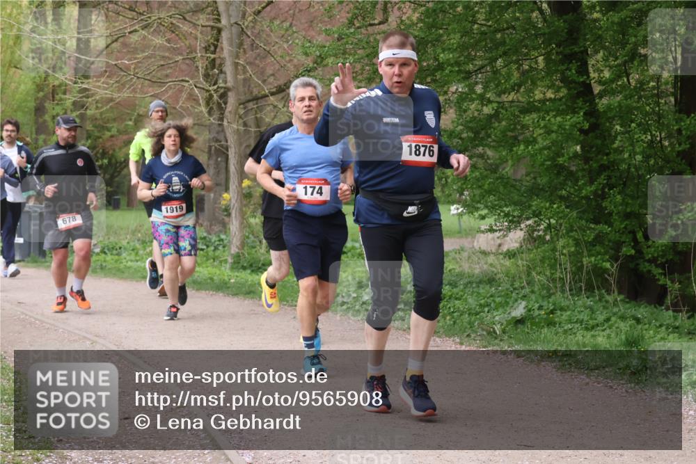 19.04.2026 - Hammer Lauf Lena Gebhardt http://msf.ph/oto/9565908 19.04.2026 11:05:50 Laufen 678, 1919, 174, 1876 meine-sportfotos.de