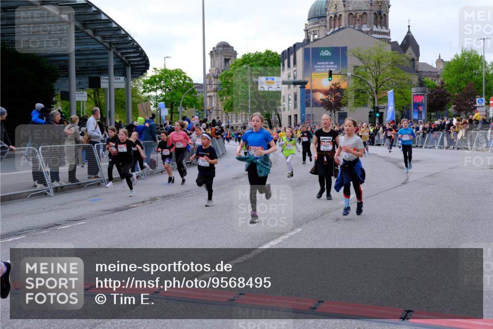 25.04.2026 - Das Zehntel Tim E. http://msf.ph/oto/9568495 25.04.2026 08:53:52 Ziel 1323, 1693, 1707, 1783, 1784, 1790, 1796, 2016, 2031, 2208, 2404, 2411, 2481, 2944, 2954, 3015, 3039, 3046, 3109, 3119, 3192, 3312, 3392, 3413, 3426, 3433, 3629, 3632, 3634, 3667, 3669, 3676 meine-sportfotos.de