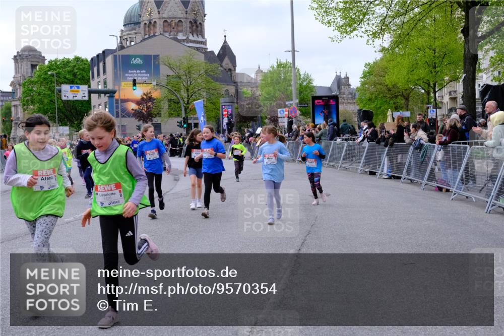 25.04.2026 - Das Zehntel Tim E. http://msf.ph/oto/9570354 25.04.2026 09:01:44 Ziel 1000, 1249, 1252, 1343, 1425, 1435, 1942, 1957, 2003, 2139, 2143, 2198, 2388, 2448, 2485, 2759, 2766, 2847, 2850, 2926, 3061, 3072, 3681, 3692, 3694, 3747, 3786, 3787, 3793, 3794, 3819 meine-sportfotos.de